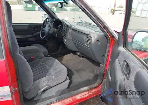 1998 Chevrolet S-10 Ls Fleetside z USA, uszkodzony, nr VIN 1GCCS19X7W8111717